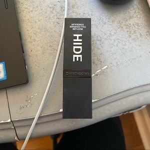 Hide Concealer in Porcelain